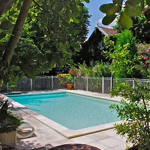https://hotel-le-chalet-fleuri.fr-provencehotel.com