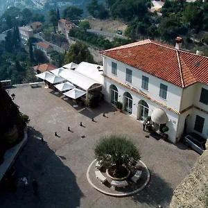 https://les-deux-freres-roquebrune-cap-martin.fr-provencehotel.com