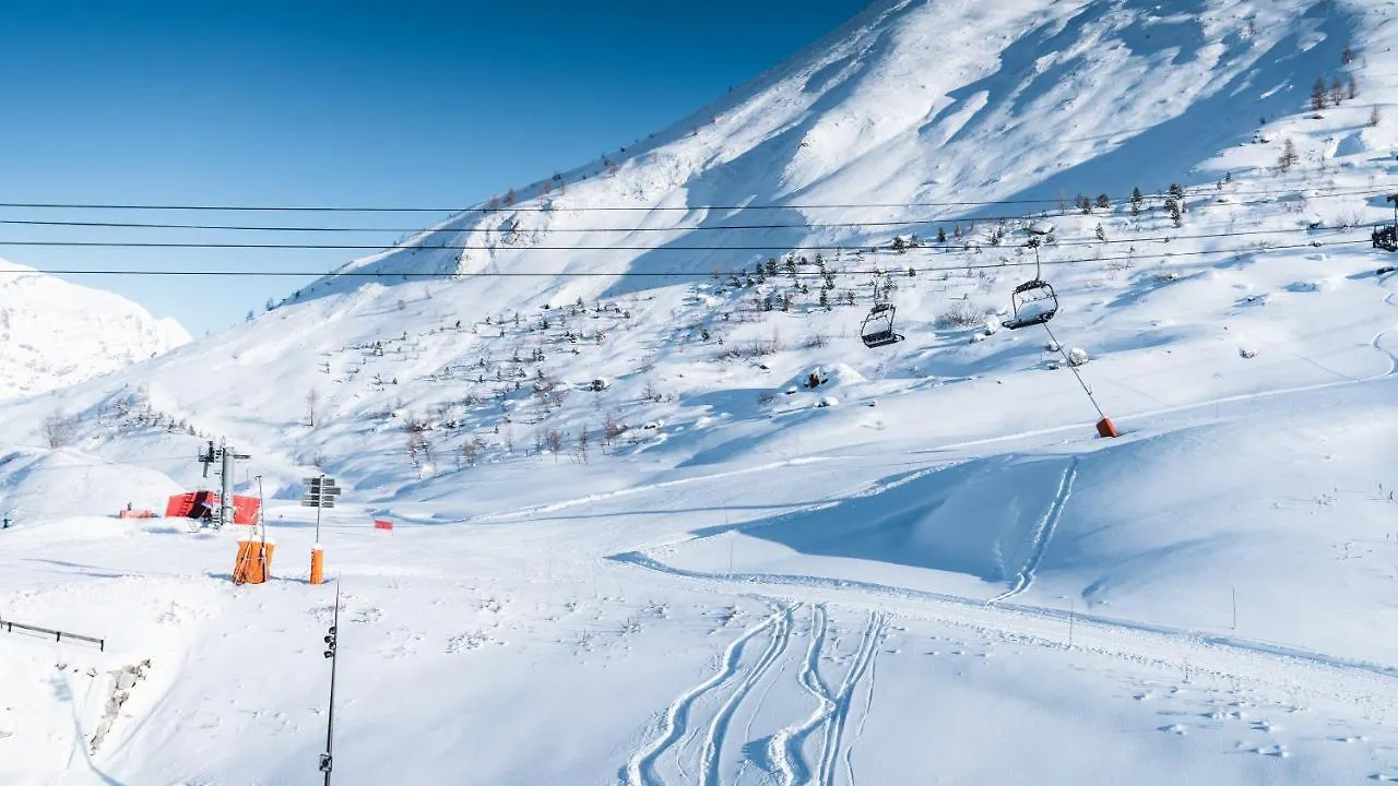 Apex2100 International Ski Academy Tignes